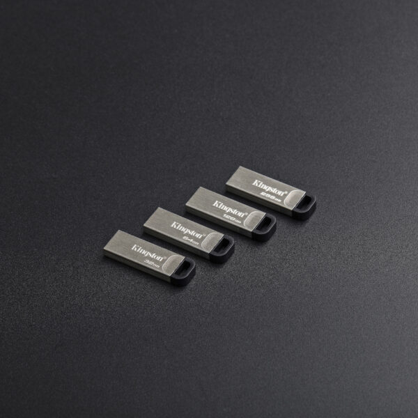 f71e5837a90e46e5884528c2b06975ea-1.jpg Kingston Technology DataTraveler Unidad Flash USB Kyson de 64 GB